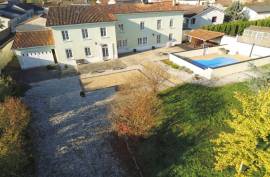 Beautiful 6 Bedroom House With Swimming Pool Near Aigre - €442,000