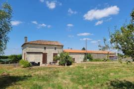 Beautiful Old House between Villefagnan and Chef-Boutonne - €148700