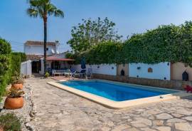 4 Bedrooms - Finca - For Sale