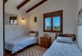 4 Bedrooms - Finca - For Sale