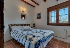 4 Bedrooms - Finca - For Sale