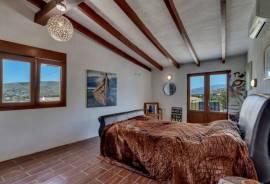 4 Bedrooms - Finca - For Sale