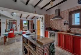 4 Bedrooms - Finca - For Sale