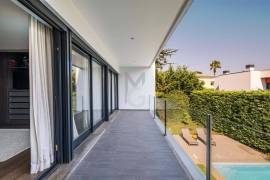 6-beds villa, with lush garden and heated pool, in Birre, Cascais