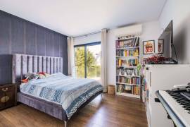6-beds villa, with lush garden and heated pool, in Birre, Cascais