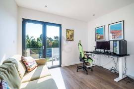 6-beds villa, with lush garden and heated pool, in Birre, Cascais