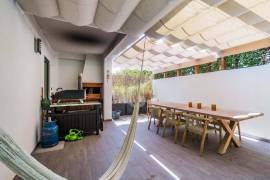 6-beds villa, with lush garden and heated pool, in Birre, Cascais