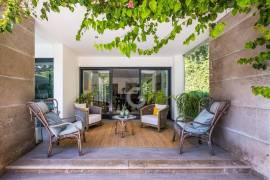 6-beds villa, with lush garden and heated pool, in Birre, Cascais