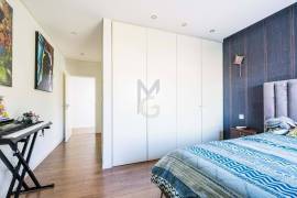 6-beds villa, with lush garden and heated pool, in Birre, Cascais