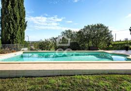 Detached 4 bedroom villa with pool and land in Alcantarilha