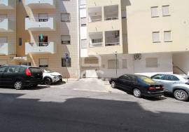Closed garage (BOX) in the center of the village of Armação de Pêra, 2 minutes from the beach!