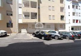 Closed garage (BOX) in the center of the village of Armação de Pêra, 2 minutes from the beach!