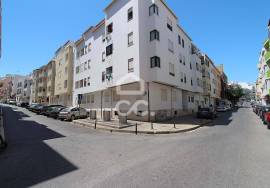Closed garage (BOX) in the center of the village of Armação de Pêra, 2 minutes from the beach!
