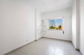 2 Bedroom Apartment with Generous Areas for sale in Quinta da Malata in Portimão