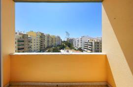 2 Bedroom Apartment with Generous Areas for sale in Quinta da Malata in Portimão