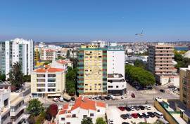2 Bedroom Apartment with Generous Areas for sale in Quinta da Malata in Portimão