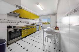 2 Bedroom Apartment with Generous Areas for sale in Quinta da Malata in Portimão