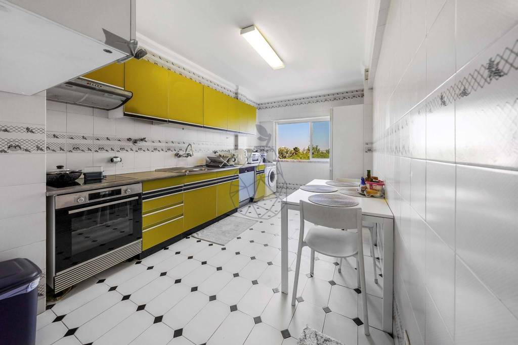 2 Bedroom Apartment with Generous Areas for sale in Quinta da Malata in Portimão