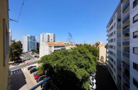 2 Bedroom Apartment with Generous Areas for sale in Quinta da Malata in Portimão