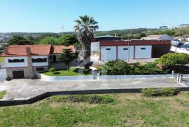 Moradia T3 com Armazém e Terreno em Olho Marinho, Óbidos