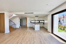 Moradia T3 de Luxo com Jardim e Piscina em Murches