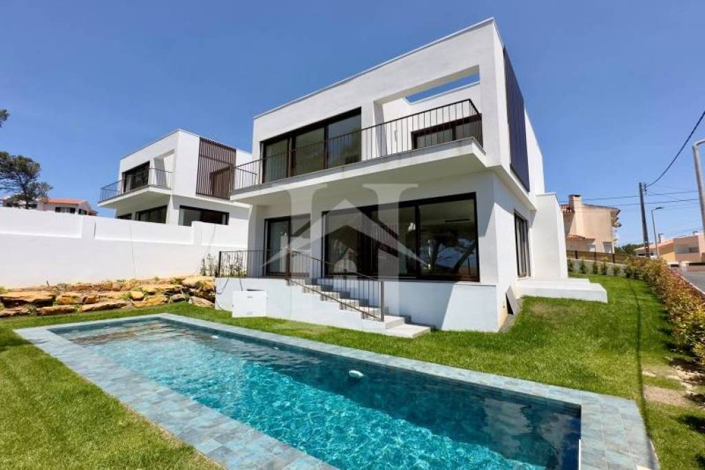 Moradia T3 de Luxo com Jardim e Piscina em Murches