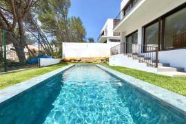 Moradia T3 de Luxo com Jardim e Piscina em Murches