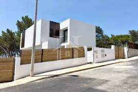 Moradia T3 de Luxo com Jardim e Piscina em Murches