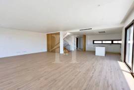Moradia T3 de Luxo com Jardim e Piscina em Murches