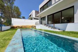 Moradia T3 de Luxo com Jardim e Piscina em Murches