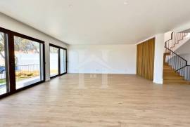 Moradia T3 de Luxo com Jardim e Piscina em Murches