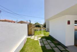 Moradia T3 de Luxo com Jardim e Piscina em Murches