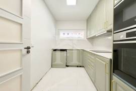 Apartamento T1 no Condomínio Estoril Garden com Garagem e Arrecadação