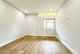 Apartamento T1 no Condomínio Estoril Garden com Garagem e Arrecadação