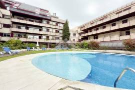 Apartamento T1 no Condomínio Estoril Garden com Garagem e Arrecadação