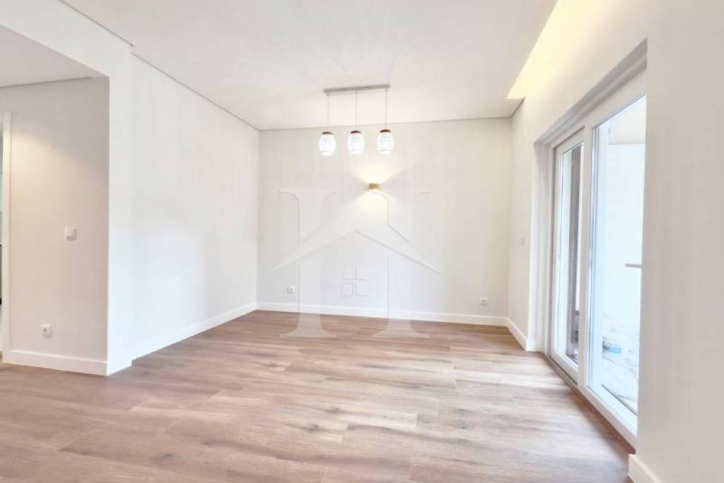 Apartamento T1 no Condomínio Estoril Garden com Garagem e Arrecadação