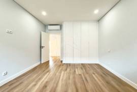 Apartamento T1 no Condomínio Estoril Garden com Garagem e Arrecadação