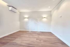 Apartamento T1 no Condomínio Estoril Garden com Garagem e Arrecadação
