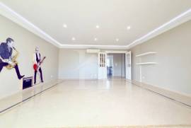 Apartamento T3 em Cascais com Vista Mar e Garagem Box