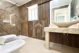 Apartamento T3 em Cascais com Vista Mar e Garagem Box