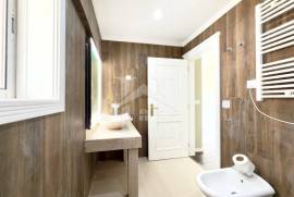 Apartamento T3 em Cascais com Vista Mar e Garagem Box