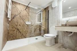 Apartamento T3 em Cascais com Vista Mar e Garagem Box