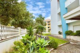 Apartamento T3 em Cascais com Vista Mar e Garagem Box