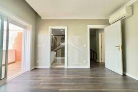 Apartamento T3 em Cascais com Vista Mar e Garagem Box
