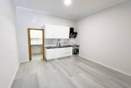 Loja Transformada em Apartamento T1 em Belas