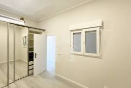 Loja Transformada em Apartamento T1 em Belas