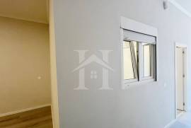 Loja Transformada em Apartamento T1 em Belas
