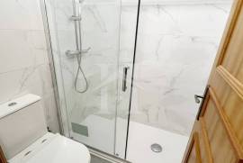 Loja Transformada em Apartamento T1 em Belas