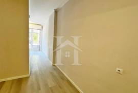 Loja Transformada em Apartamento T1 em Belas