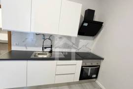 Loja Transformada em Apartamento T1 em Belas